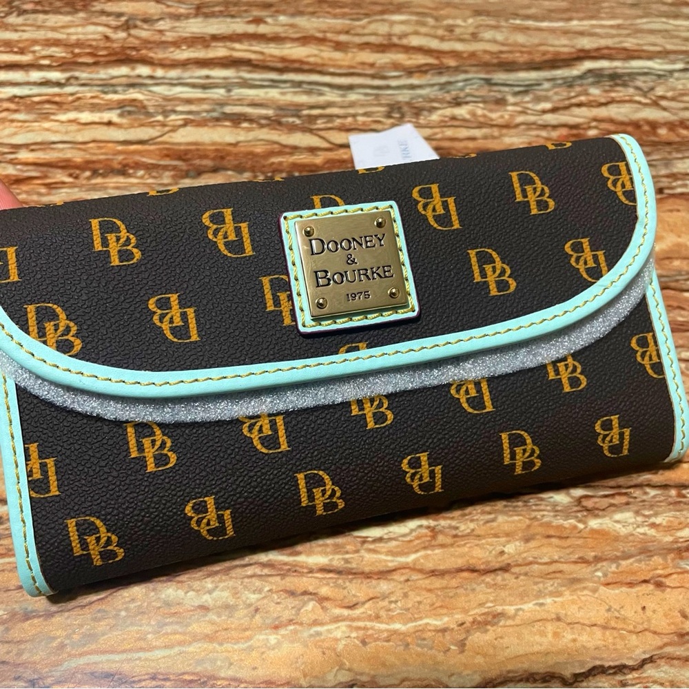 Dooney & Bourke